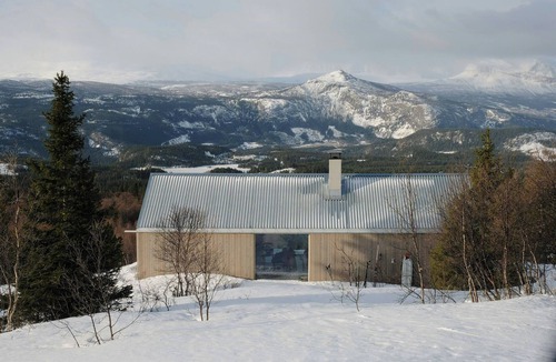 Vang House | Designer cabin with mountain views in Valdres
