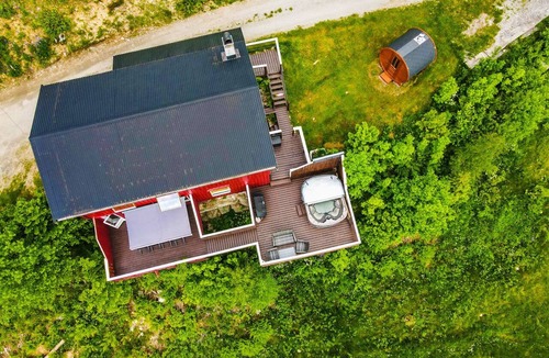 Gjemnes Municipality House | Dog-Friendly Vacation Home on the Fjord – Fenced-In, Hot Tub & Sauna