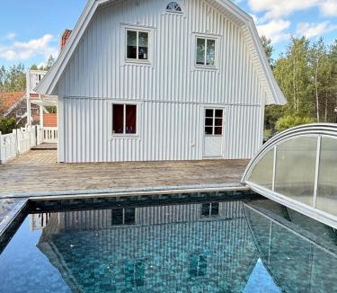 Sodertalje Municipality Apartment | DR ÅSA Apartment Penthouse w Pool by the Forest near a Golf course, Concerts and the Baltic Sea