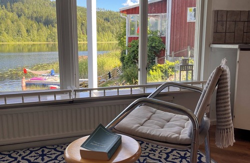 Grasmark House | Dream house with home office and private beach right on the lake