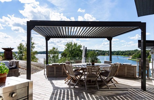 Varmdo Villa | Dream stay – seafront villa & padel court