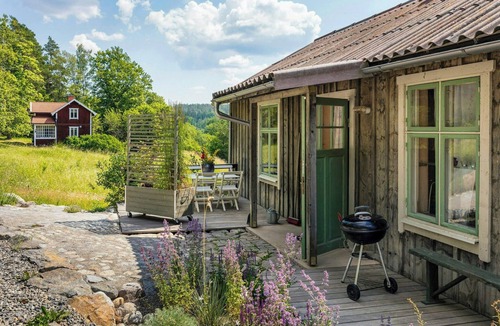 Gnesta House | Eco-friendly cottage by Lake Klämmingen