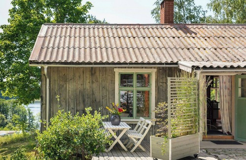 Gnesta House | Eco-friendly cottage by Lake Klämmingen