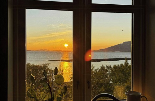 Leines House | Eco home with wildlife views in Steigen