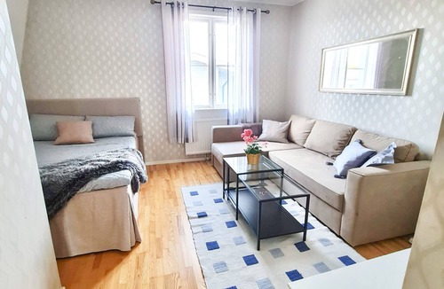 Vasteras Municipality Apartment | Egen Leilighet i Privat Villa