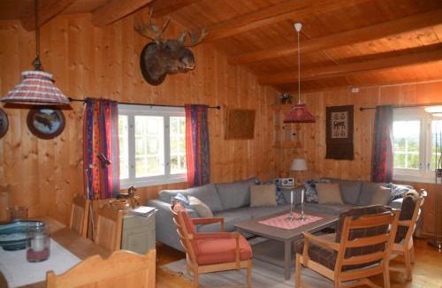 Svingvoll House | Einkjerrbu cabin by Norgesbooking -