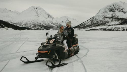 Tromso Apartment | EIRA Fjord Stay with firepit, snowmobile rental and free snowshoes