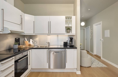 Sentrum Condo | Elegant Bergen City Center Apartment - Ideal