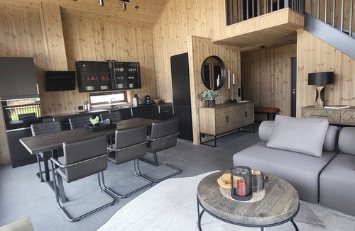 Kviteseid Cabin | Elegant black chalet with top amenities in Vrådal