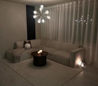 Bergenhus Apartment | Elegant city apartment in Bergen- Private outdoor patio and free parking