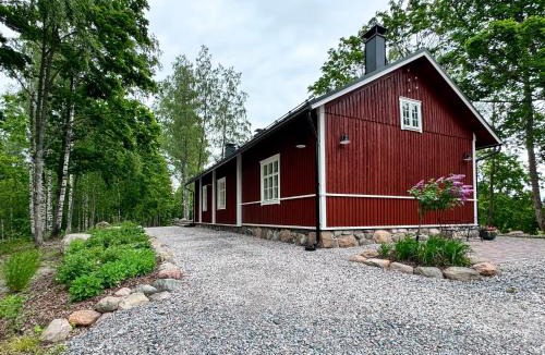 Karjalohja Villa | Elegant Lakeside House with Sauna & Jacuzzi