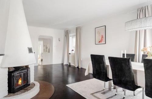 Skalby Villa | Elegant villa med relaxavdelning nära Stockholm
