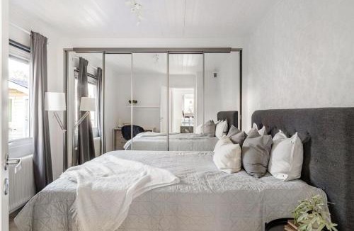 Skalby Villa | Elegant villa med relaxavdelning nära Stockholm