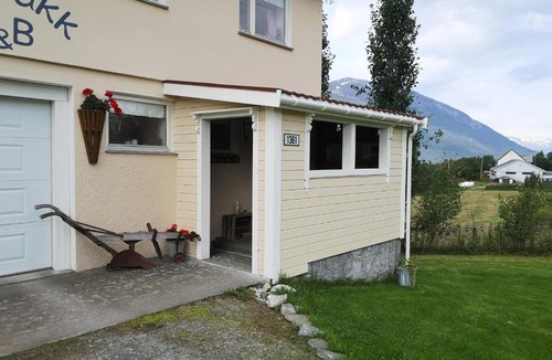 Breim Bed & Breakfast | Elvebakk Bed & Breakfast