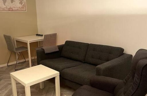 Lunde Apartment | En hel, nyrenovert 1-roms ved sjøen til leie