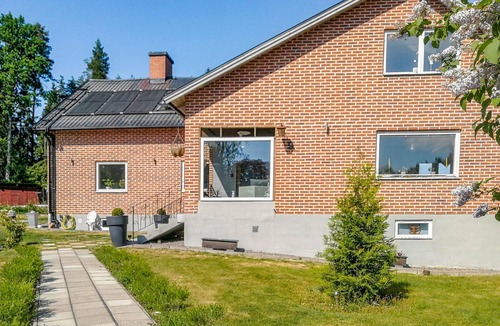 Ljusfallshammar House | Enjoy a relaxing vacation in this comfortable house with lake view and pool.