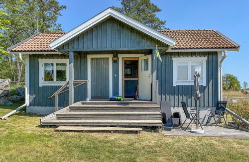 Norrtalje Municipality House | Enjoy this cozy house right on the beach on Gräddö Asken.