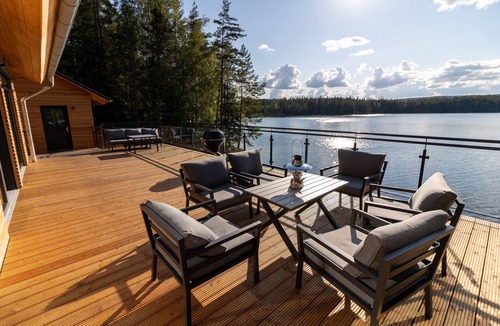 Arvika House | Exclusive and modern holiday home "Lilla älg" right on the lake 365 days a year!