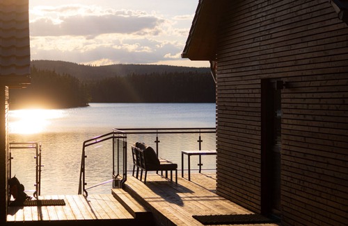 Arvika House | Exclusive and modern holiday home "Lilla älg" right on the lake 365 days a year!