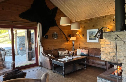Voss House | Exclusive Cabin - Lake Views - Sauna - EV Charger