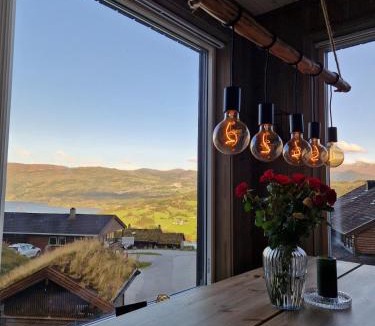 Skulestad Apartment | Exclusive Cabin - Ski in ski out!