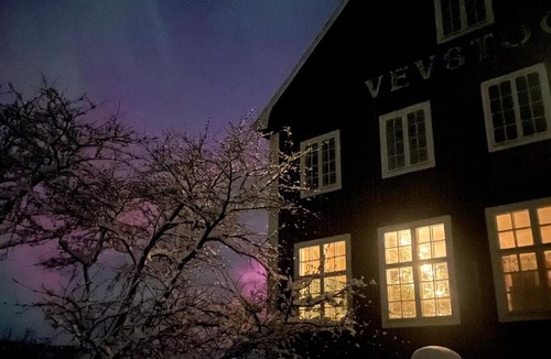 Vestre Slidre Apartment | Experience Jotunheimen from Vevstogo - sauna with a view and eco living in an old school building