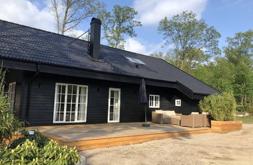 Vaxtorp House | Experience Nordic Charm and Comfort in Our Luxurious Cabin. Pet friendly