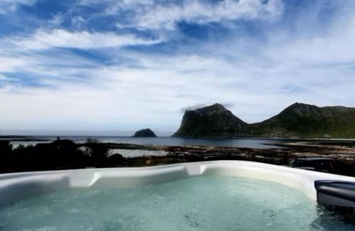 Vestvagøy Cabin | Explorers Cabin Lofoten