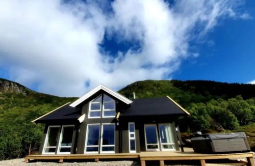 Vestvagøy Cabin | Explorers Cabin Lofoten