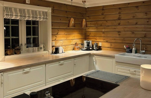 Kroderen House | Family-built cabin at the three line