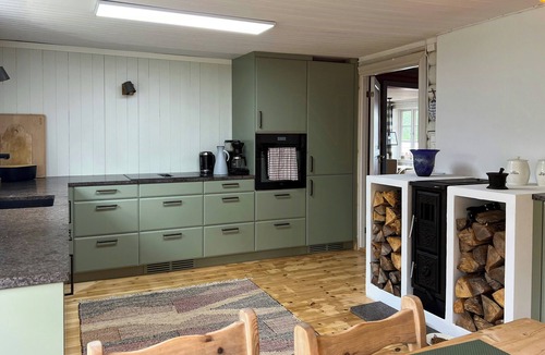 Lunner House | Family cabin by Lake Mylla with private dock
