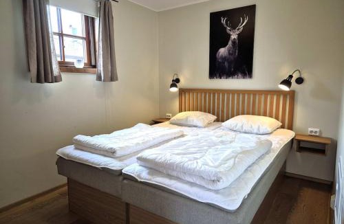 Are House | Family Cabin, Pet-Friendly w Fireplace