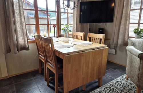 Are House | Family Cabin, Pet-Friendly w Fireplace