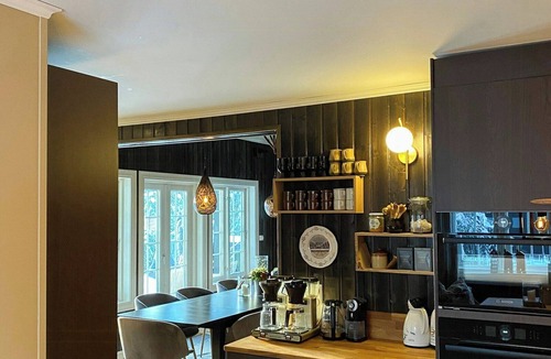 Svingvoll House | Family cabin with hot tub at Skeikampen