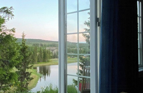 Svingvoll House | Family cabin with hot tub at Skeikampen