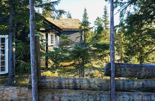 Svingvoll House | Family cabin with hot tub at Skeikampen