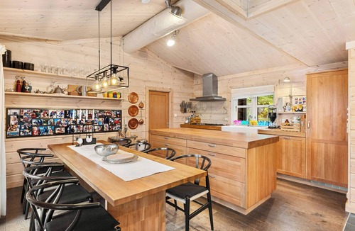 Sirdal House | Family cabin with hot tub in Hønedalen