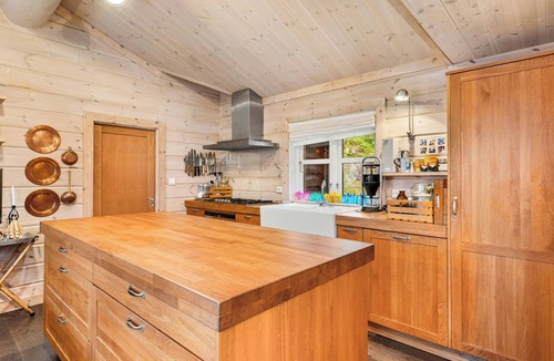 Sirdal House | Family cabin with hot tub in Hønedalen