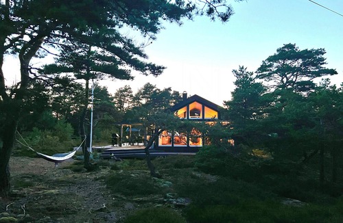 Gressvik House | Family cabin with panoramic windows by Oksrødkilen