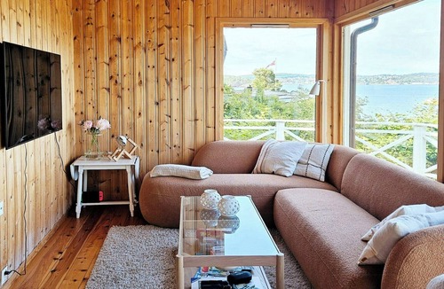 Stavern House | Family cabin with sea views near Stavern