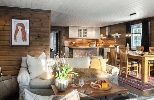 Kamben House | Family cabin with shelter by Lake Gautetjern