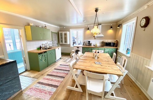 Bjuraker House | Family country house near a lake