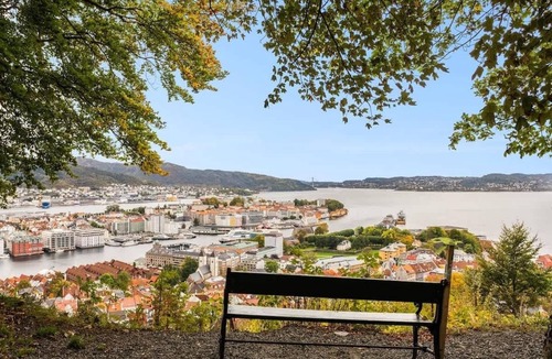 Bergenhus Apartment | Family Dream Behind Bryggen - 2 Floors & Baths