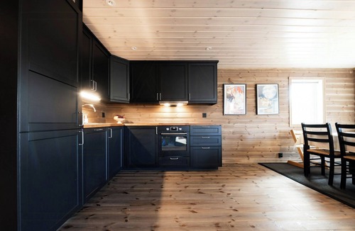 Vikberget House | Family-friendly cabin by ski trails at Flå