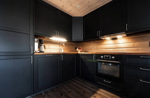 Vikberget House | Family-friendly cabin by ski trails at Flå