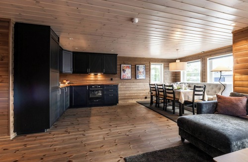 Vikberget House | Family-friendly cabin by ski trails at Flå