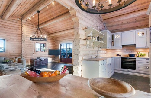 Treungen Cottage | Family-Friendly Cabin Near Ski Slopes and Trails. Sleeps 12