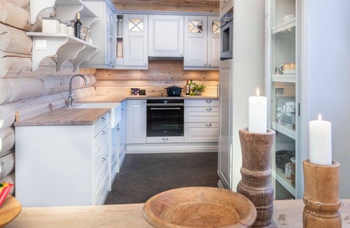 Treungen Cottage | Family-Friendly Cabin Near Ski Slopes and Trails. Sleeps 12