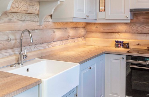 Treungen Cottage | Family-Friendly Cabin Near Ski Slopes and Trails. Sleeps 12