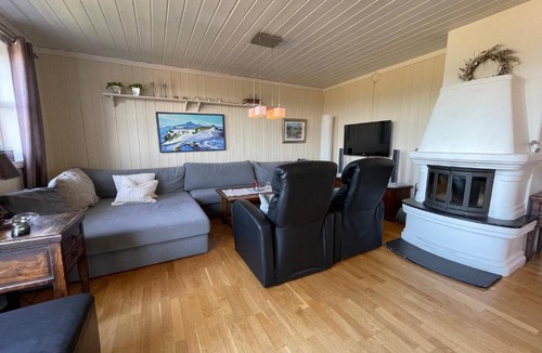 Beitostolen Apartment | Family-Friendly Retreat With Fireplace And Balcony